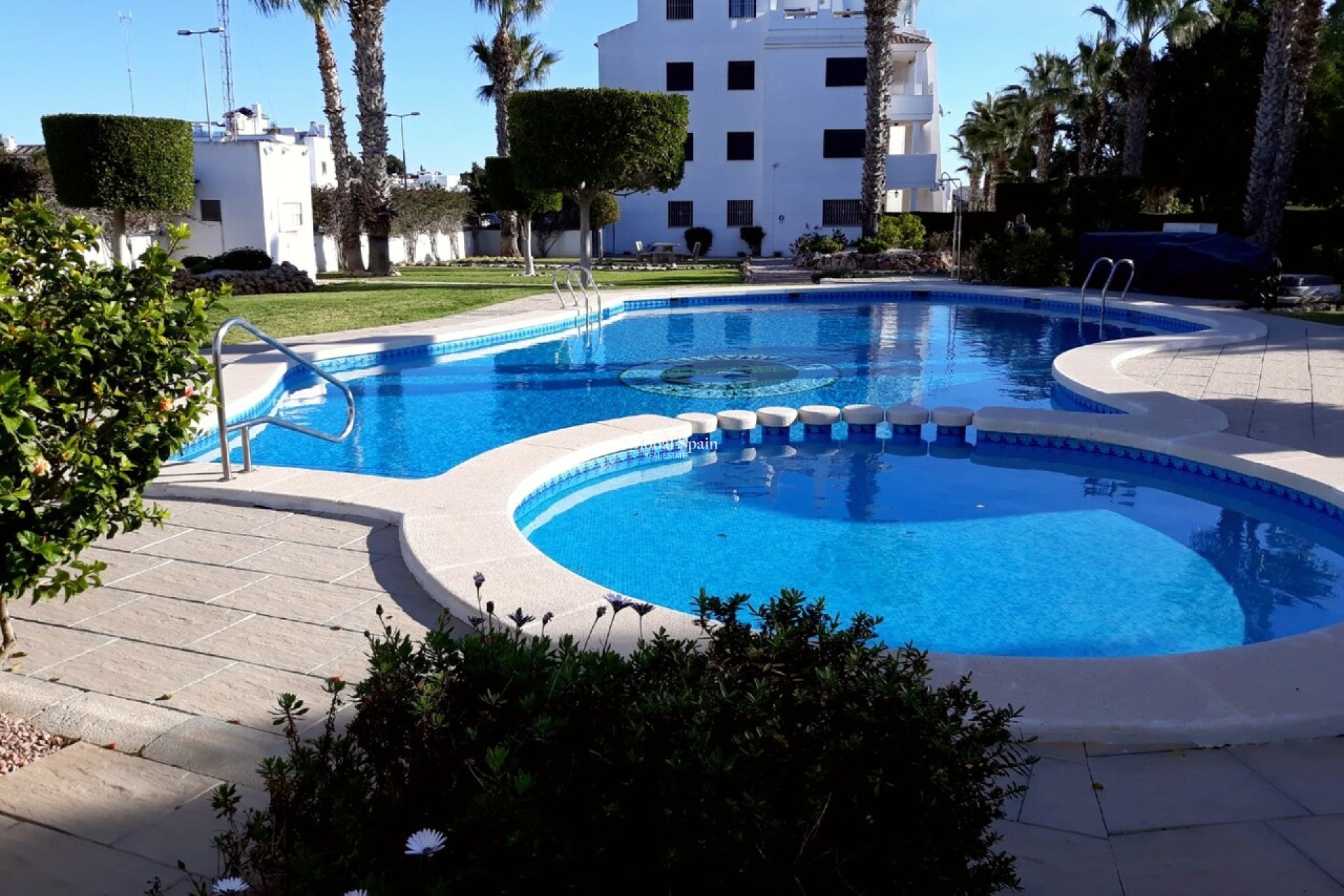 Resale - APARTMENT -
VILLAMARTÍN - Costa Blanca