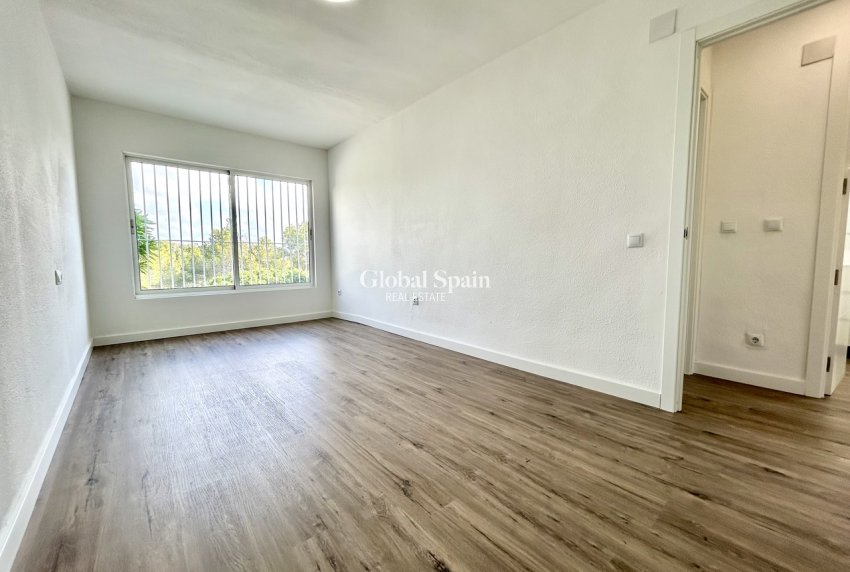Resale - APARTMENT -
VILLAMARTÍN - Costa Blanca