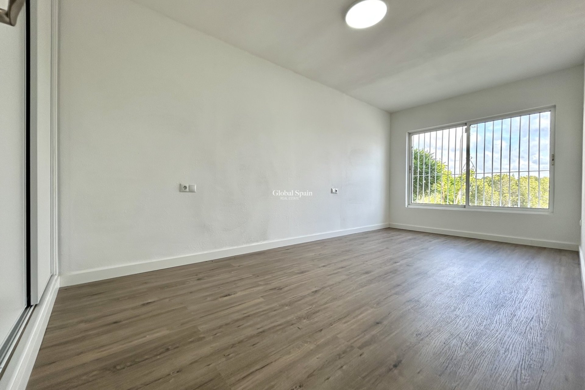 Resale - APARTMENT -
VILLAMARTÍN - Costa Blanca