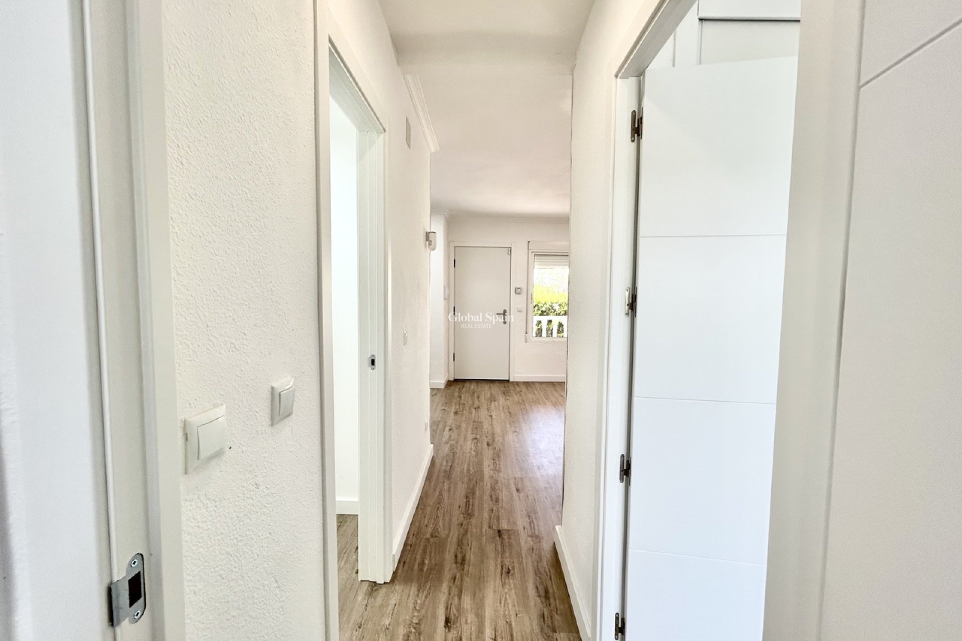 Resale - APARTMENT -
VILLAMARTÍN - Costa Blanca