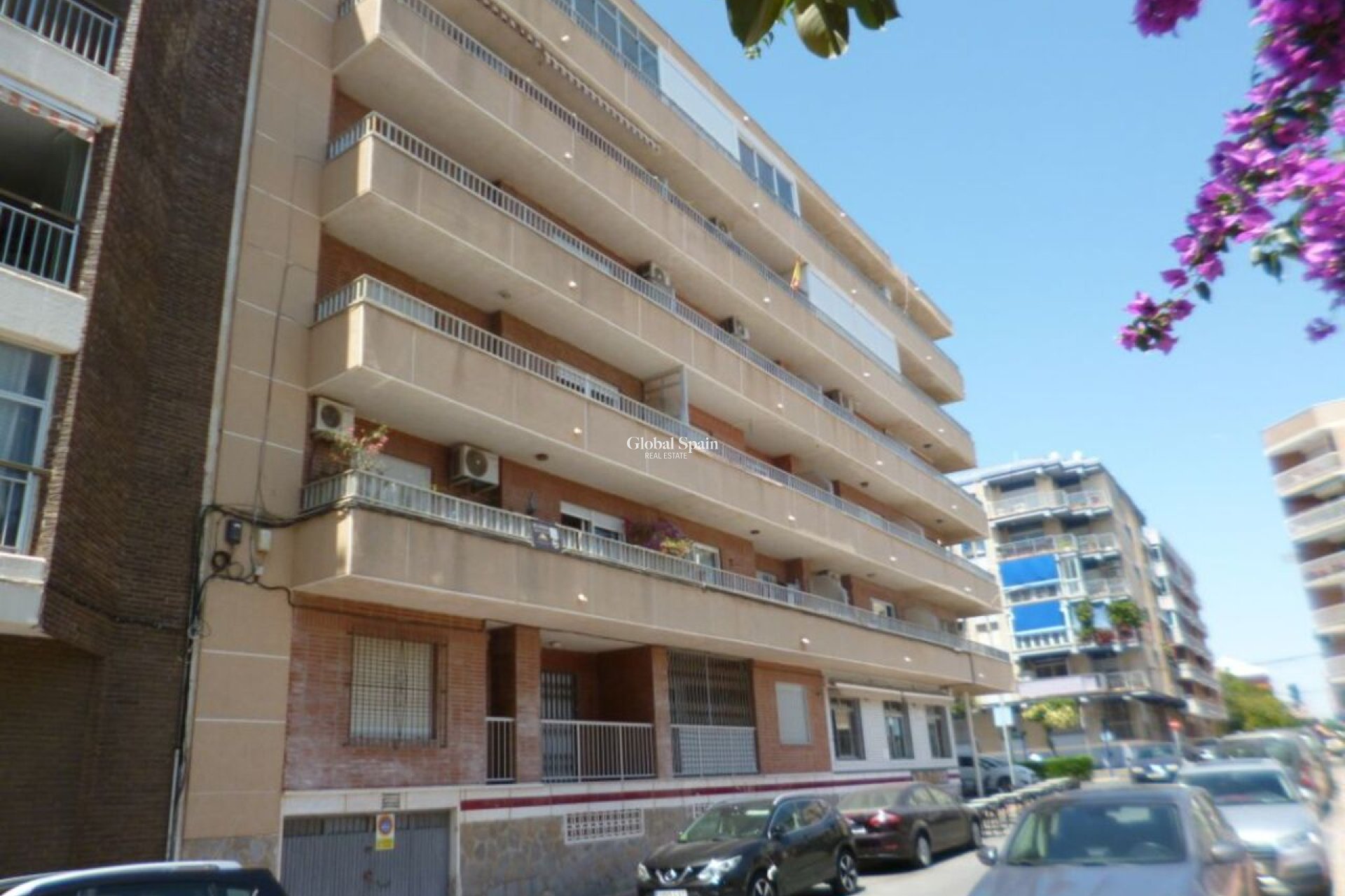 Resale - APARTMENT -
VILLAMARTÍN - Costa Blanca