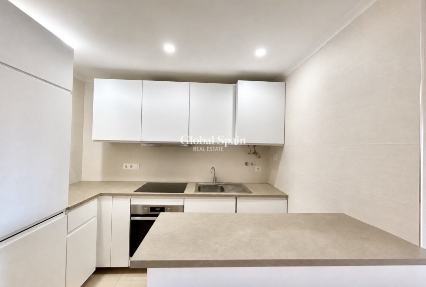 Resale - APARTMENT -
VILLAMARTÍN - Costa Blanca