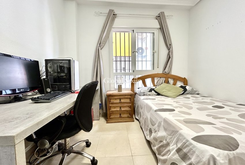 Resale - APARTMENT -
VILLAMARTÍN - Costa Blanca
