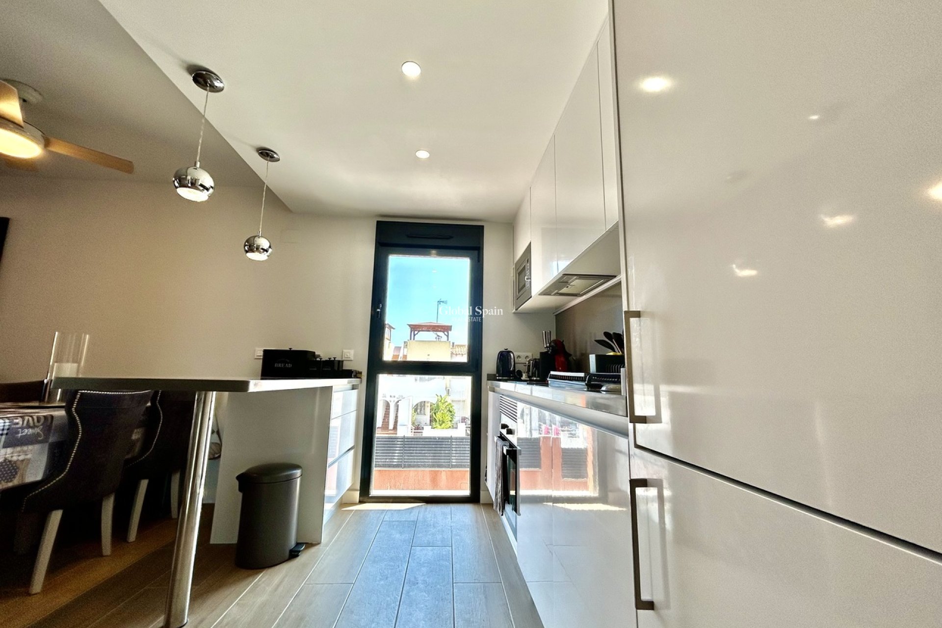 Resale - APARTMENT -
VILLAMARTÍN - Costa Blanca