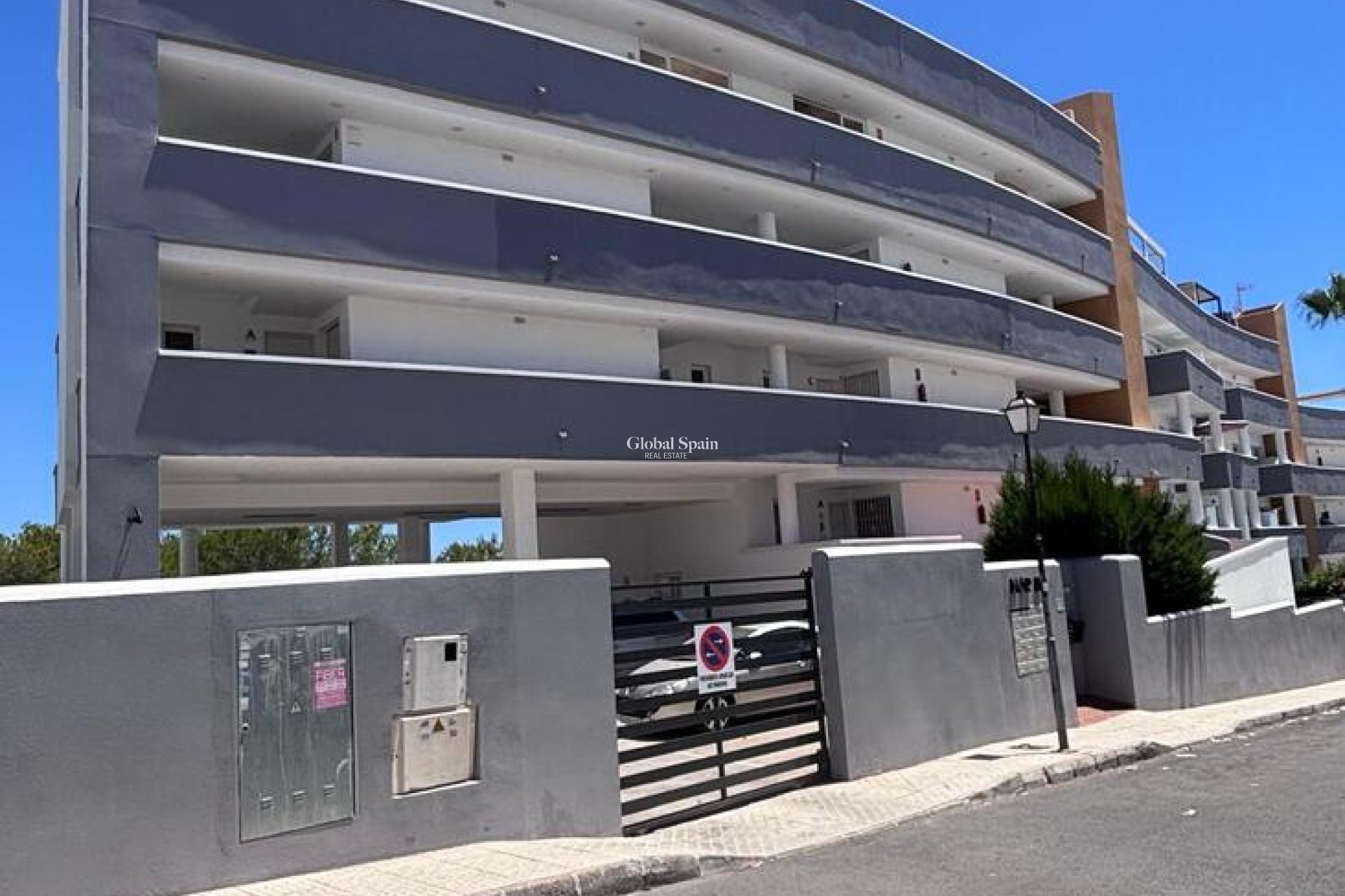Resale - APARTMENT -
VILLAMARTÍN - Costa Blanca