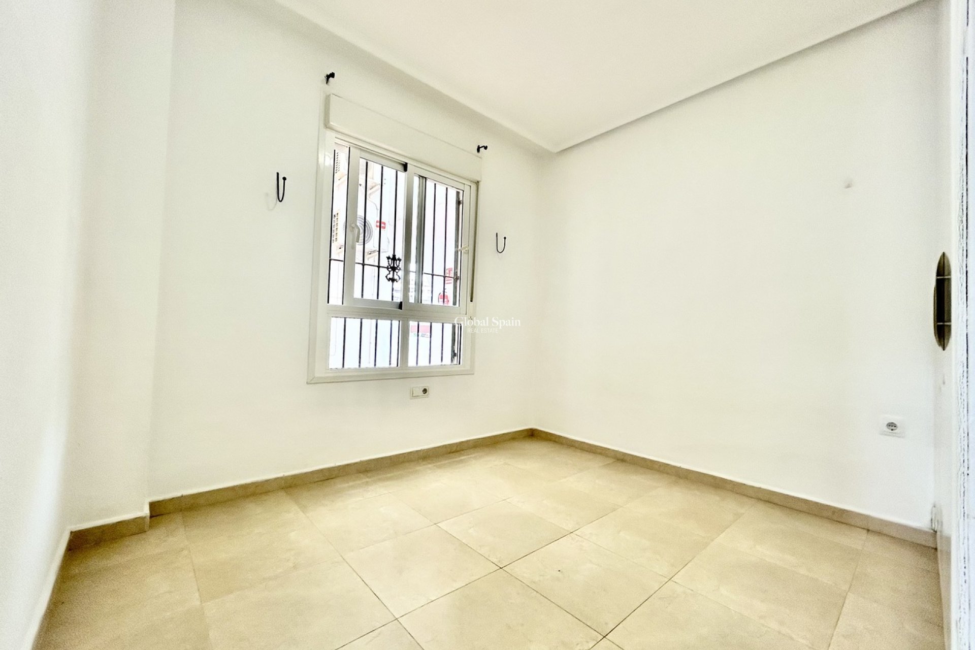 Resale - APARTMENT -
VILLAMARTÍN - Costa Blanca