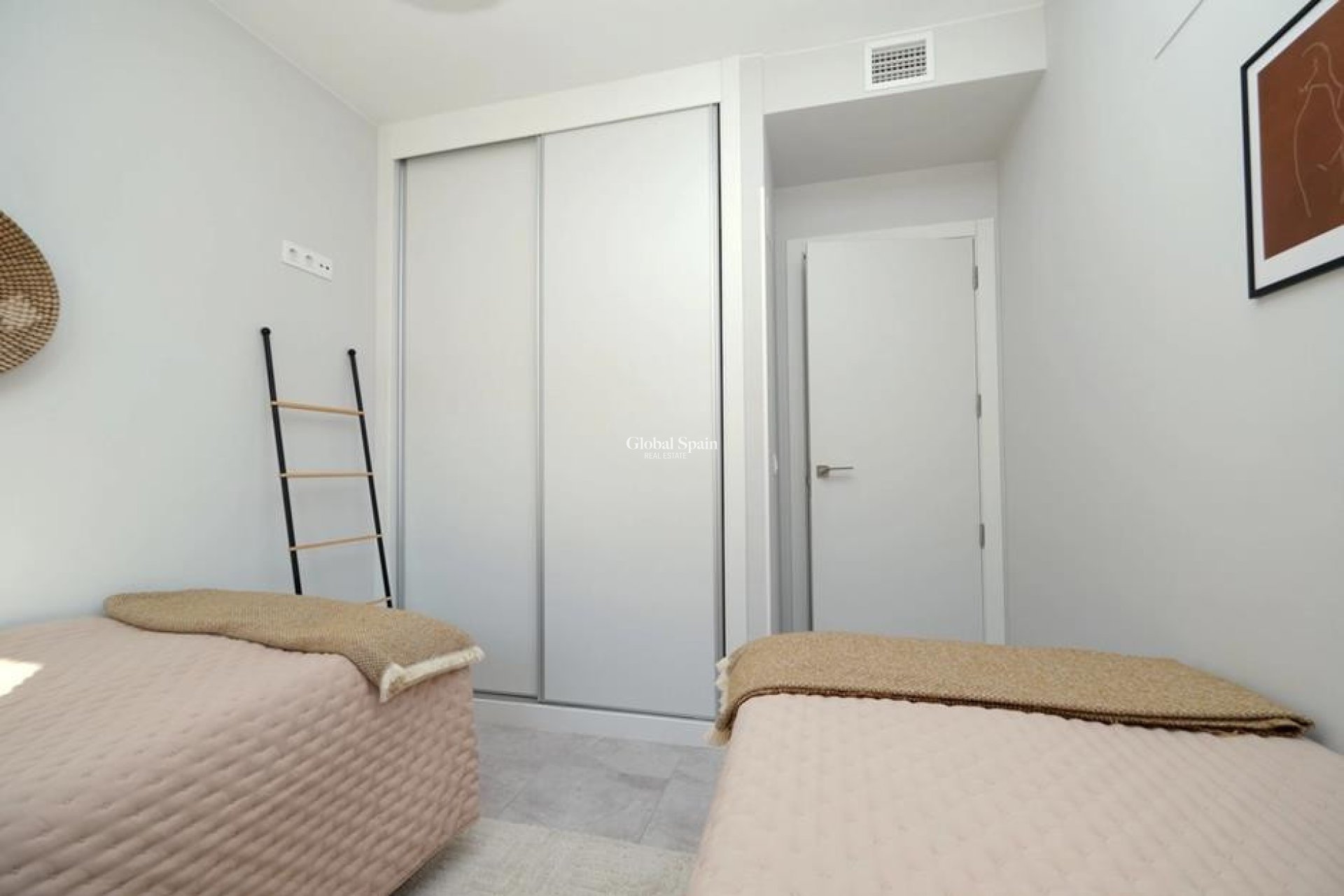 Resale - APARTMENT -
VILLAMARTÍN - Costa Blanca