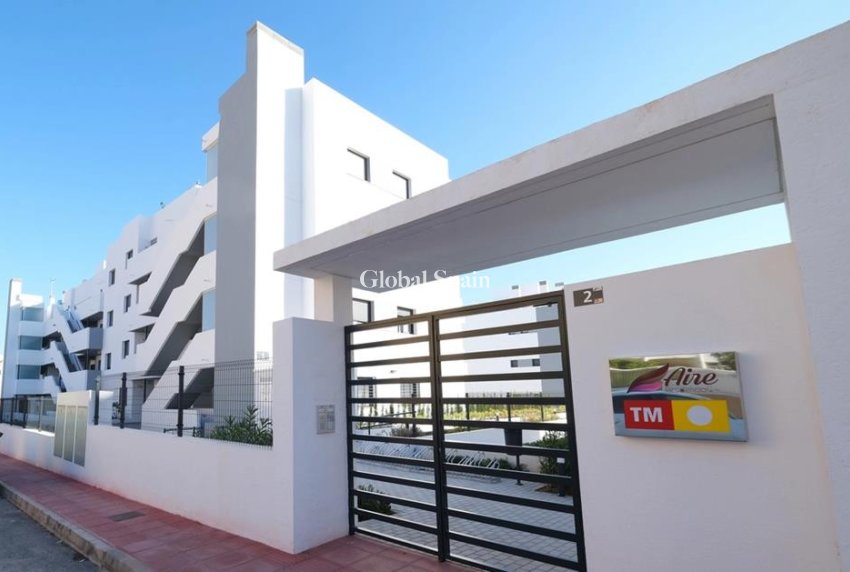 Resale - APARTMENT -
VILLAMARTÍN - Costa Blanca