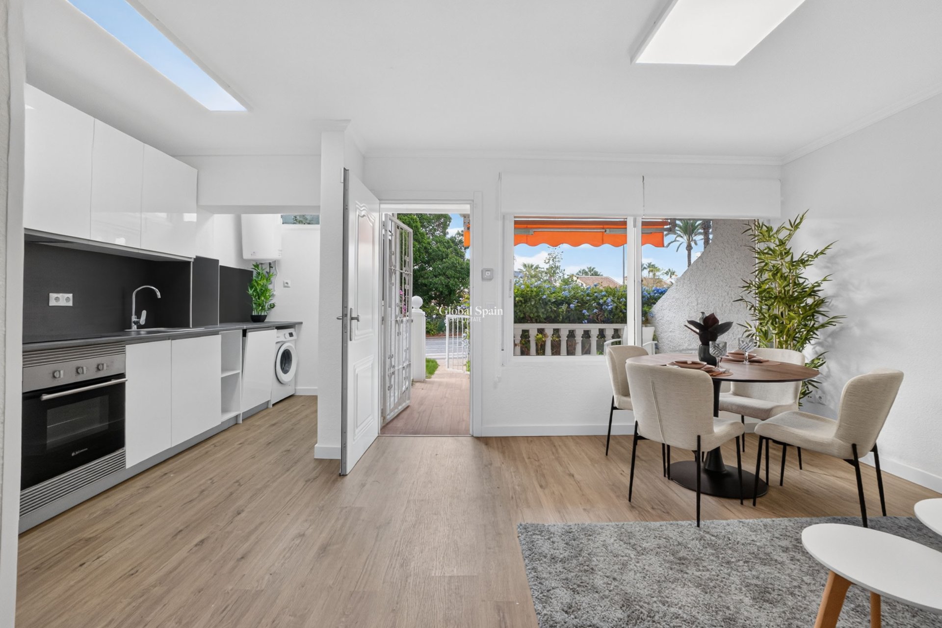 Resale - APARTMENT -
VILLAMARTÍN - Costa Blanca