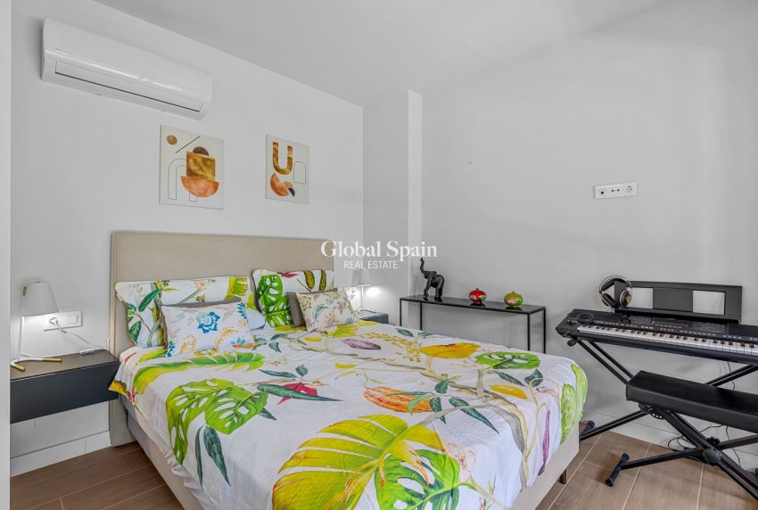 Resale - APARTMENT -
VILLAMARTÍN - Lomas del Golf