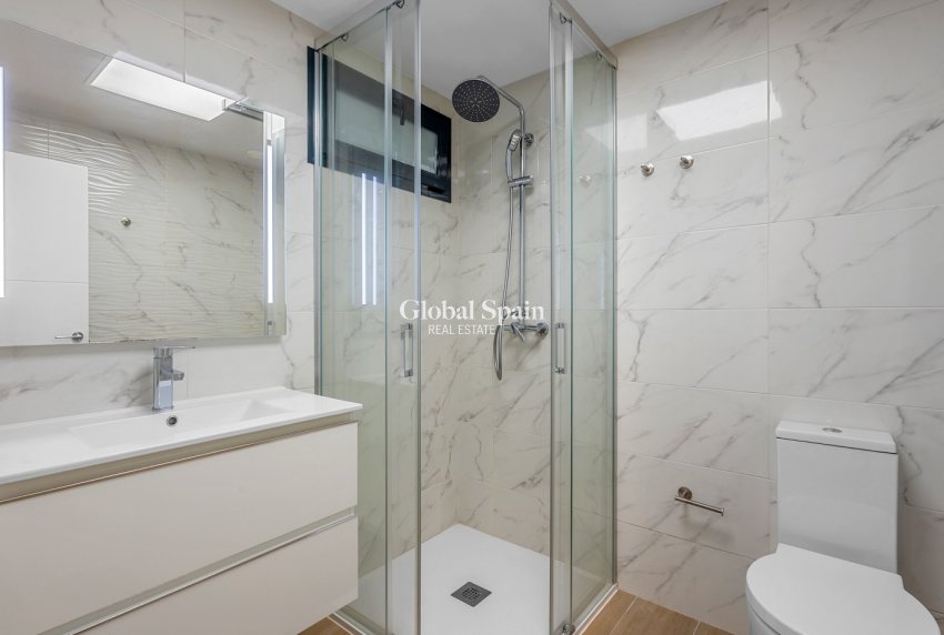 Resale - APARTMENT -
VILLAMARTÍN - Lomas del Golf