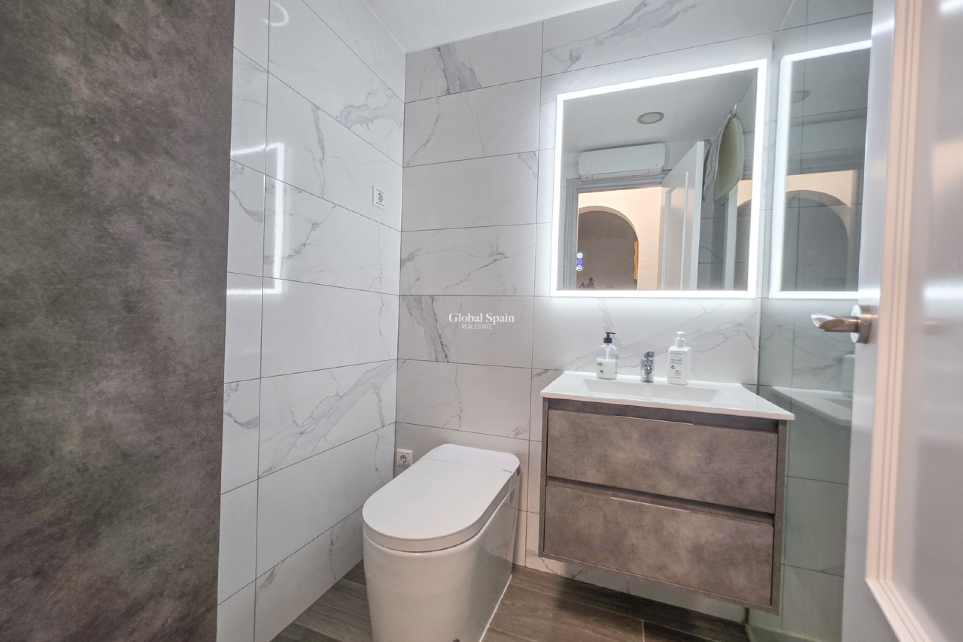 Resale - APARTMENT -
VISTABELLA GOLF  - Inland