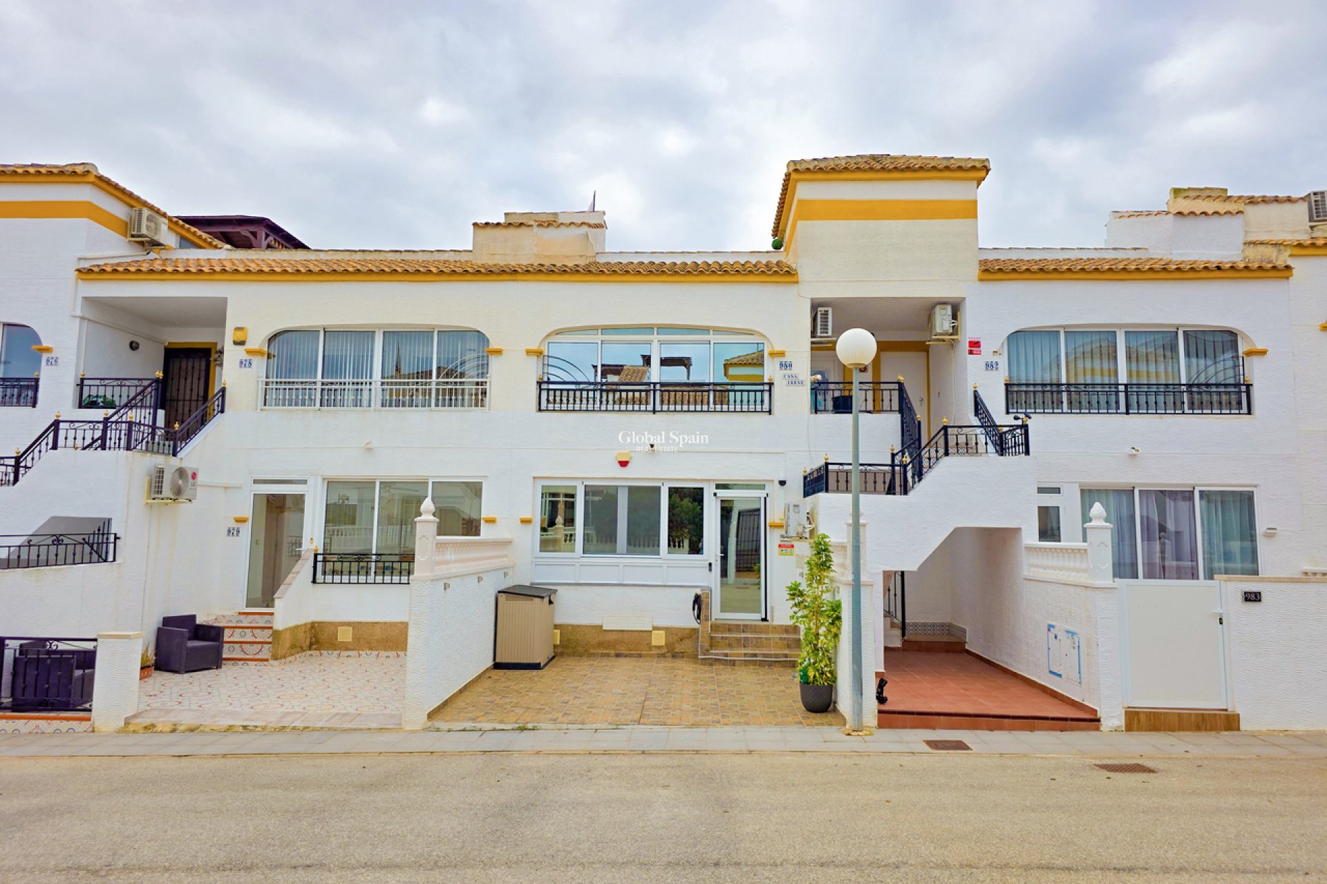 Resale - APARTMENT -
VISTABELLA GOLF  - Inland