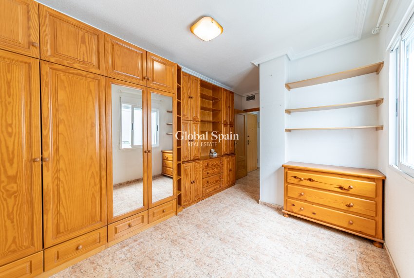 Resale - Ático -
TORREVIEJA - Puerto