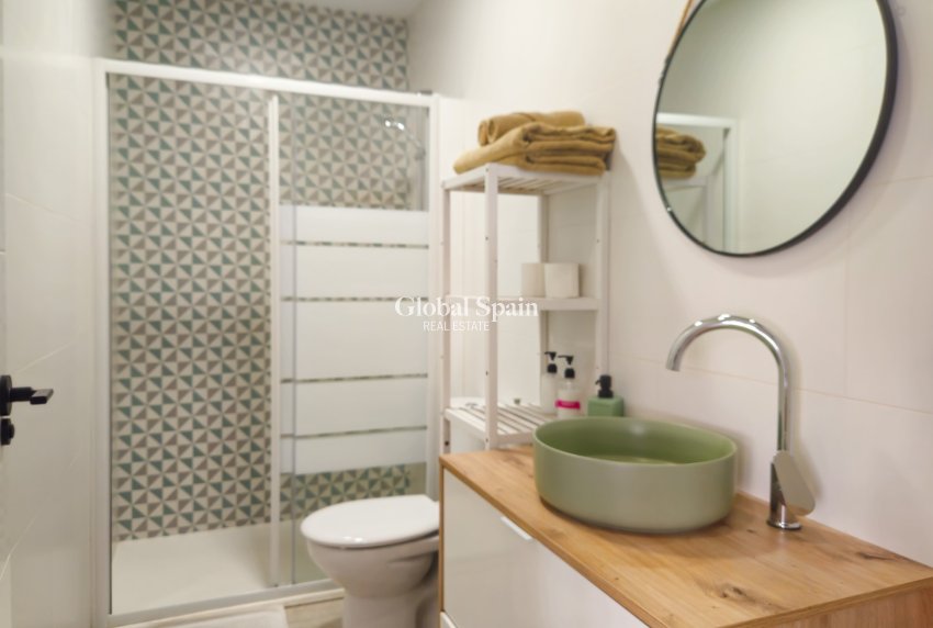 Resale - Building -
ALICANTE - Centro