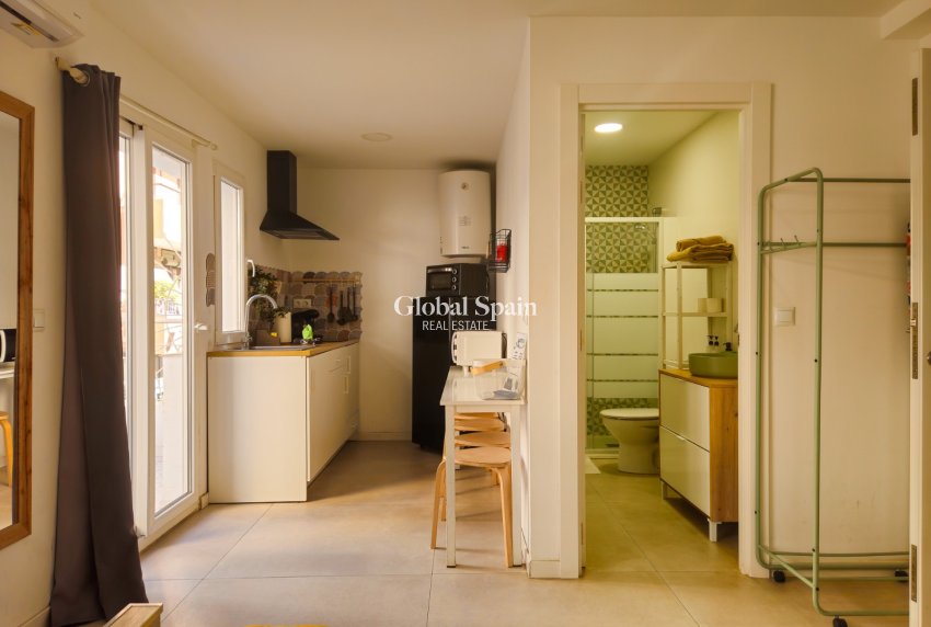 Resale - Building -
ALICANTE - Centro