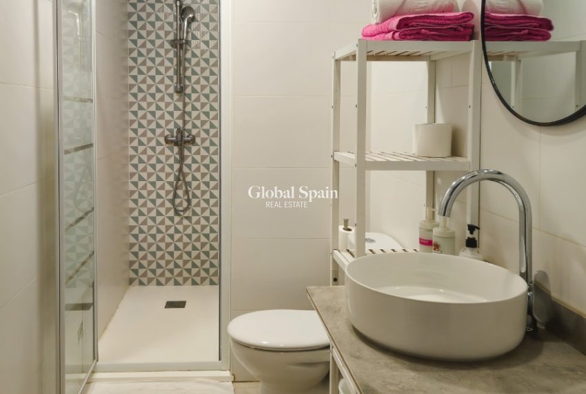 Resale - Building -
ALICANTE - Centro