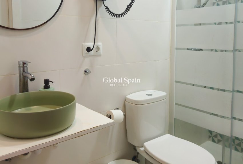 Resale - Building -
ALICANTE - Centro