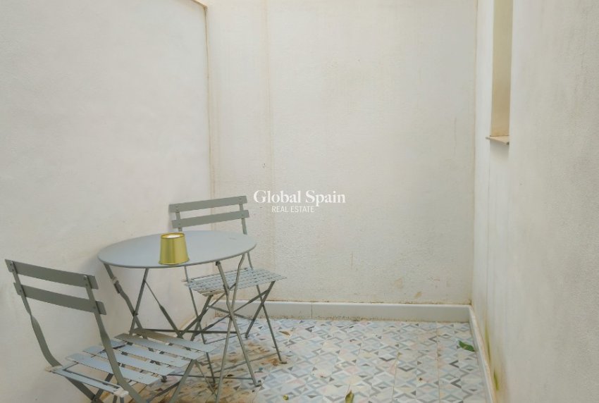 Resale - Building -
ALICANTE - Centro