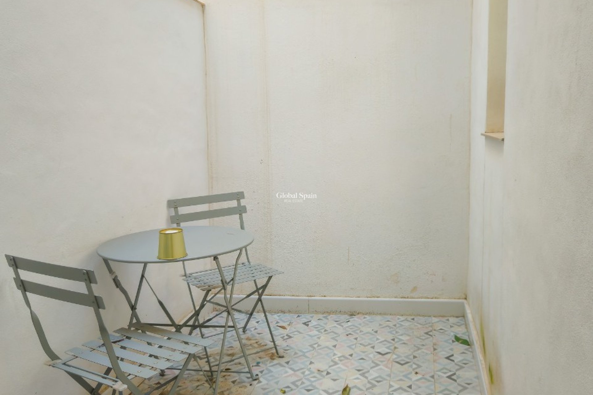 Resale - Building -
ALICANTE - Centro