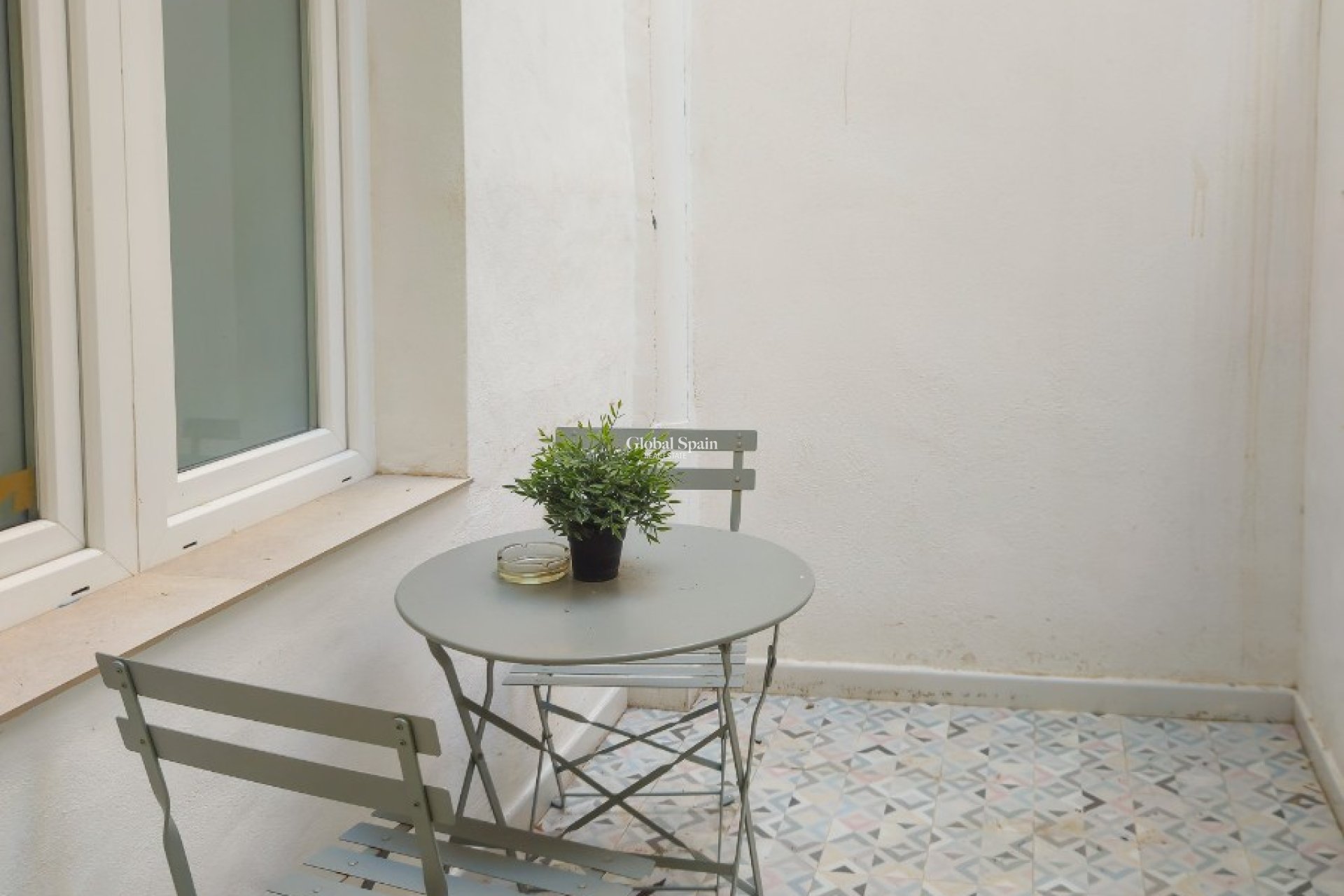 Resale - Building -
ALICANTE - Centro