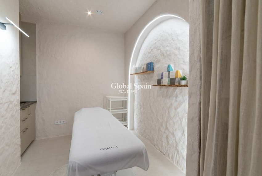 Resale - Business -
ALICANTE - Center