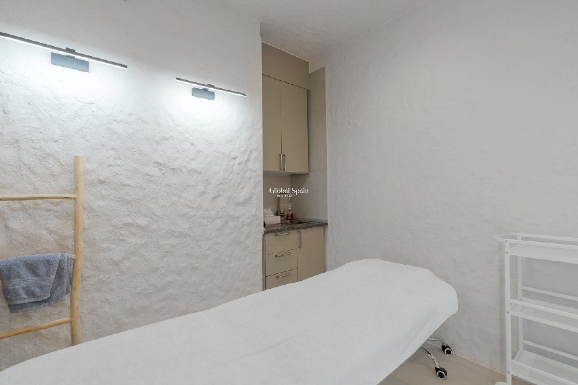 Resale - Business -
ALICANTE - Center