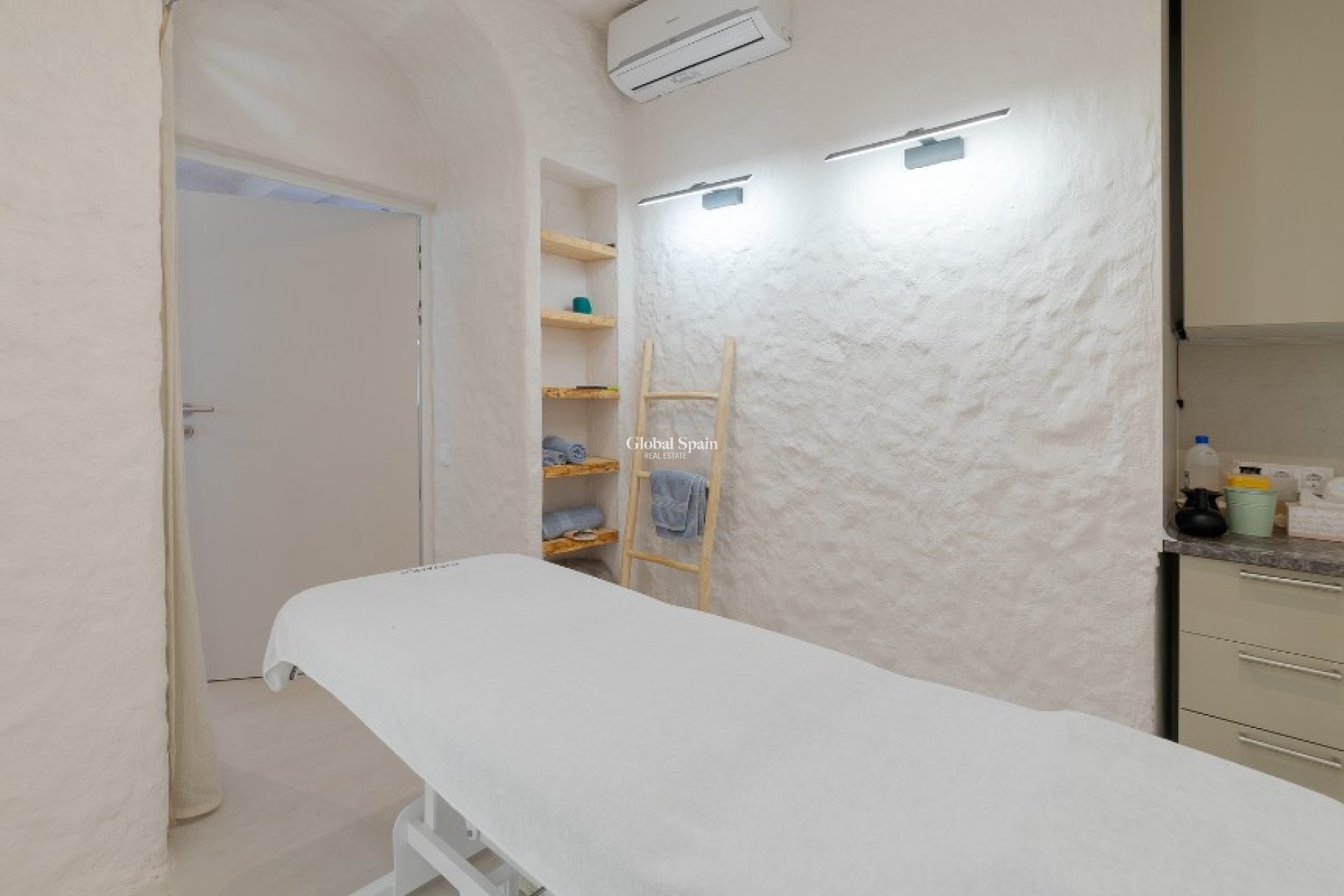 Resale - Business -
ALICANTE - Center