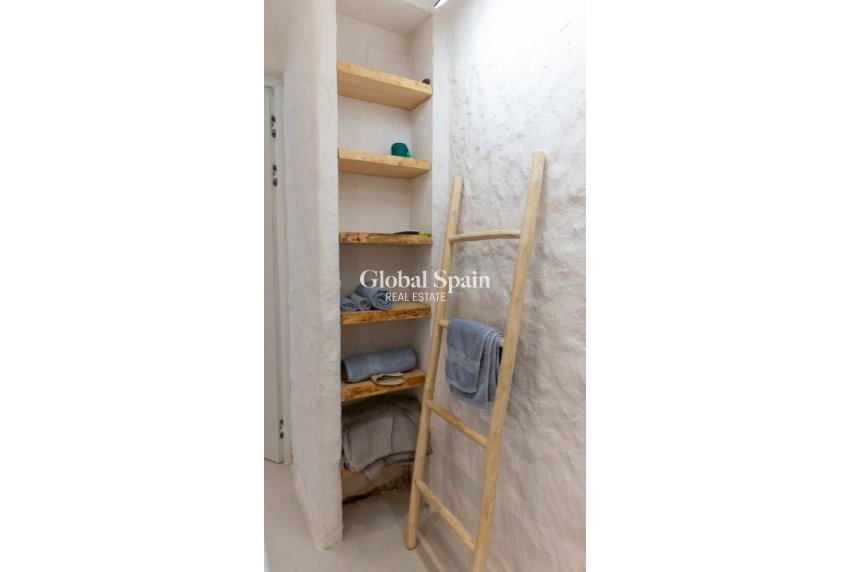 Resale - Business -
ALICANTE - Center