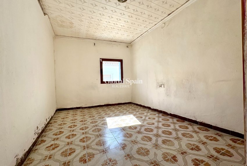 Resale - Casa de pueblo -
DENIA - Center