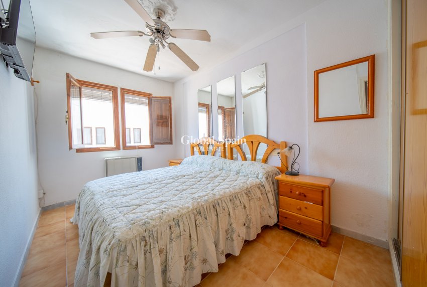 Resale - Casa de pueblo -
TORREVIEJA - La Mata