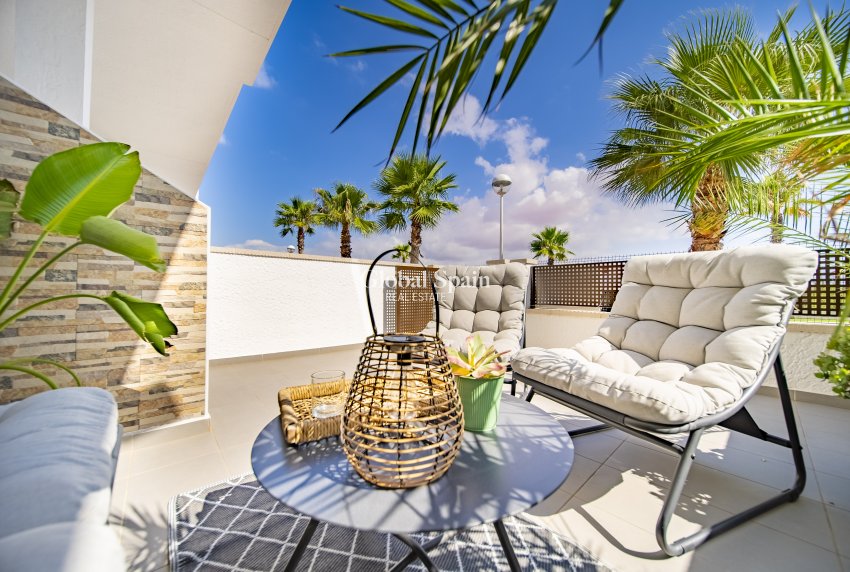 Resale - Casa de pueblo -
TORREVIEJA - LOS BALCONES - LOS ALTOS