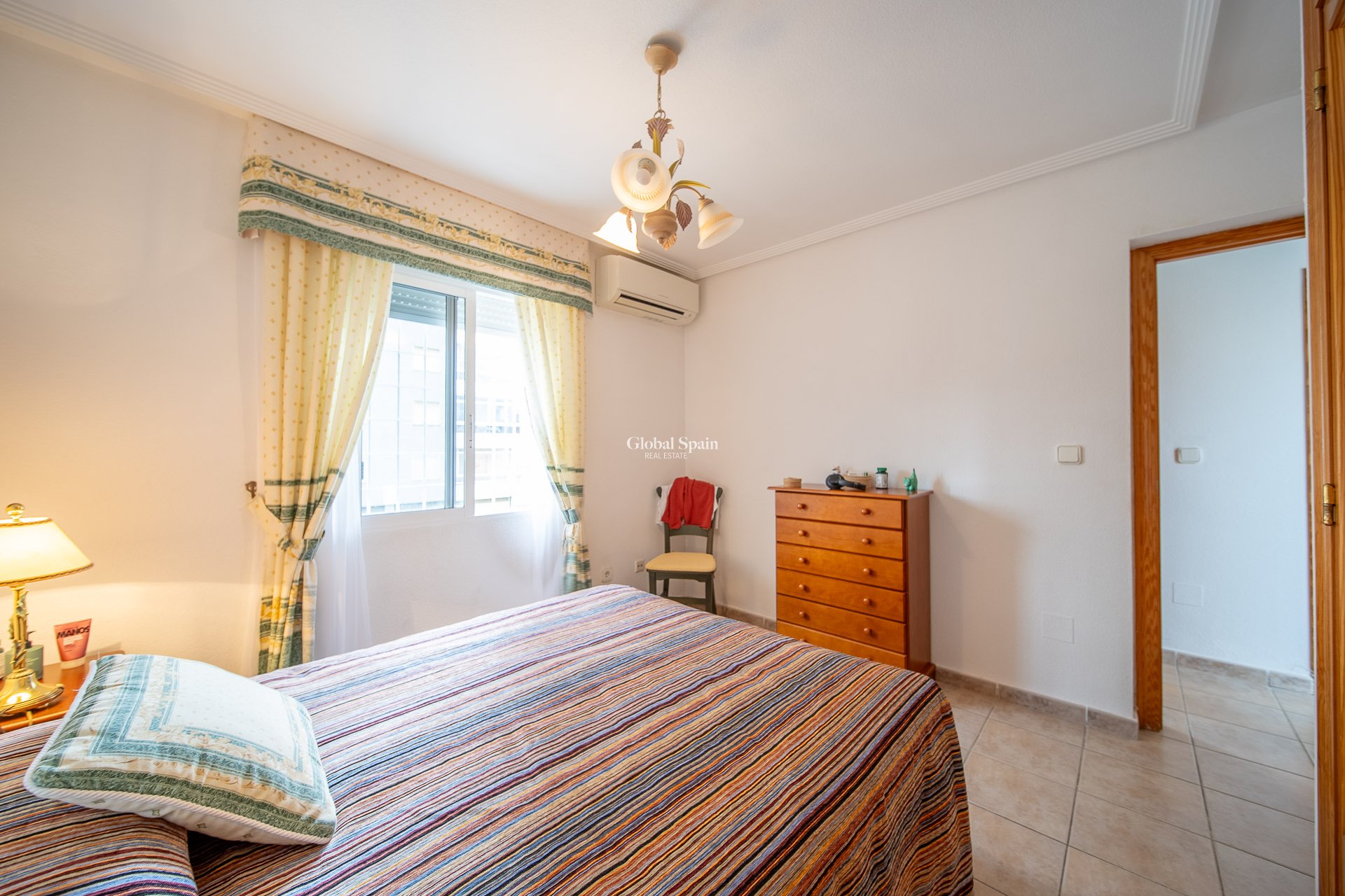 Resale - Casa de pueblo -
TORREVIEJA - Torreblanca