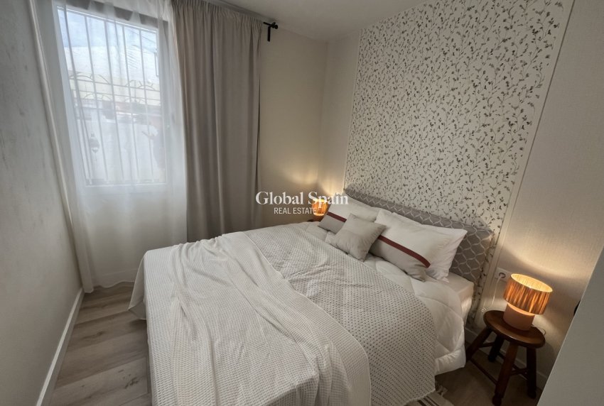 Resale - Casa de pueblo -
TORREVIEJA - Torreta - Florida