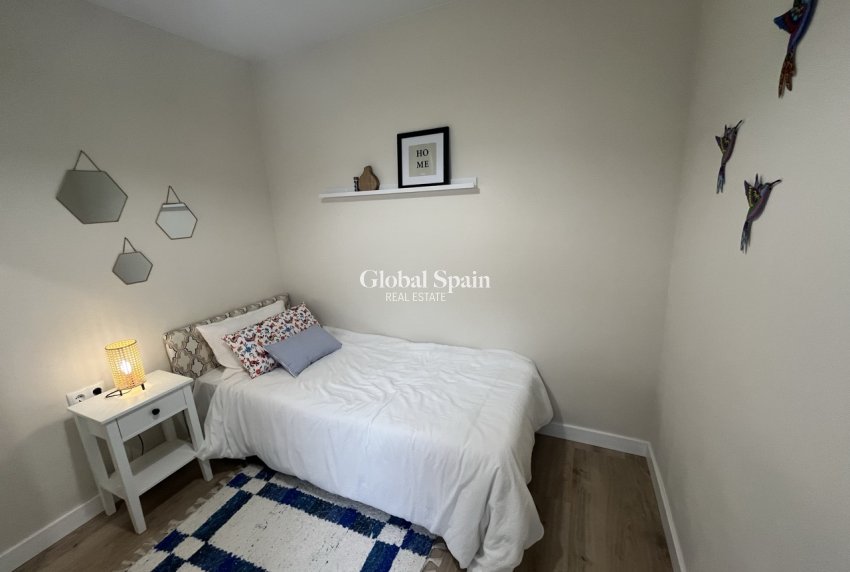 Resale - Casa de pueblo -
TORREVIEJA - Torreta - Florida