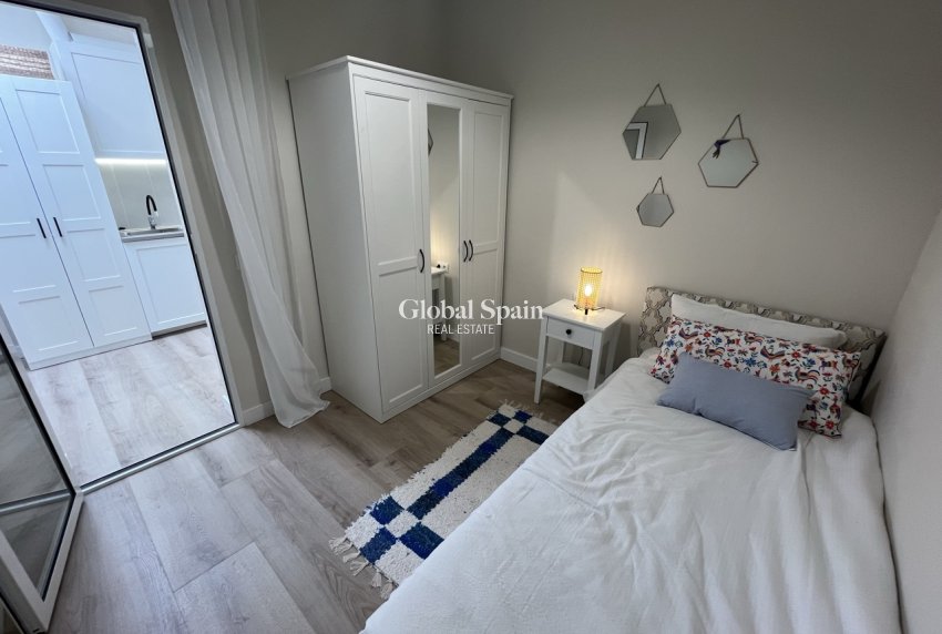 Resale - Casa de pueblo -
TORREVIEJA - Torreta - Florida