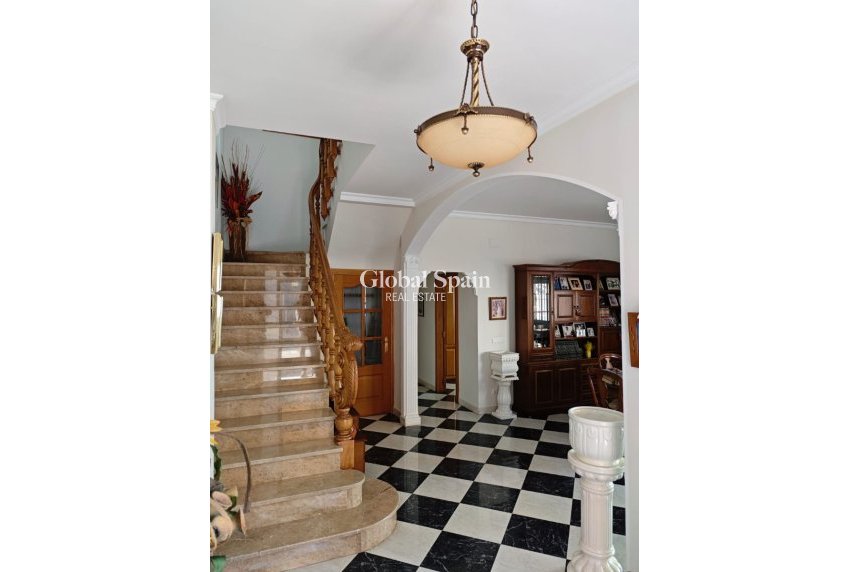 Resale - Casa -
Jeresa - Pueblo