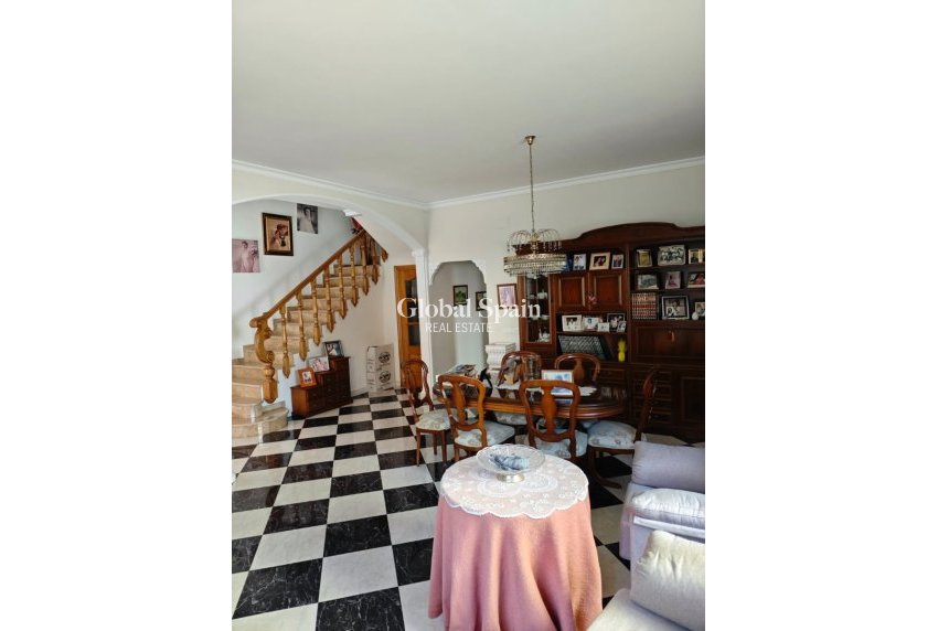 Resale - Casa -
Jeresa - Pueblo