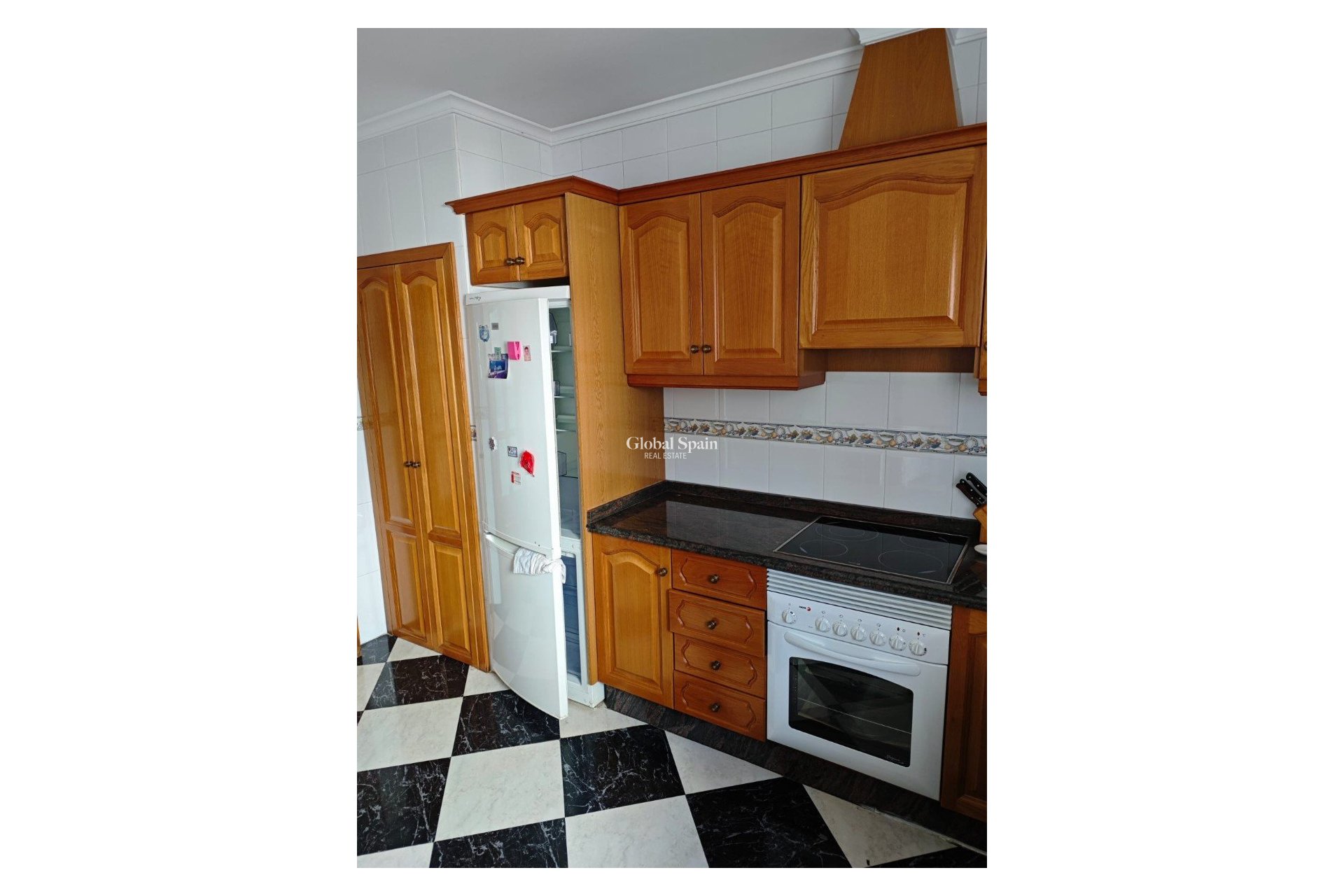 Resale - Casa -
Jeresa - Pueblo