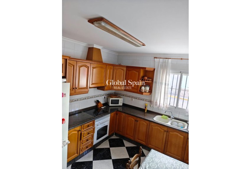 Resale - Casa -
Jeresa - Pueblo