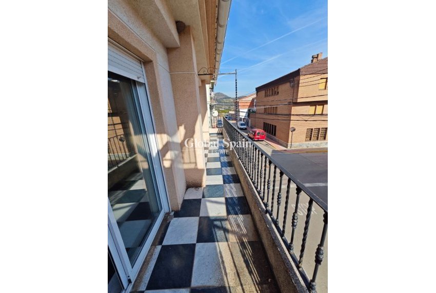 Resale - Casa -
Jeresa - Pueblo