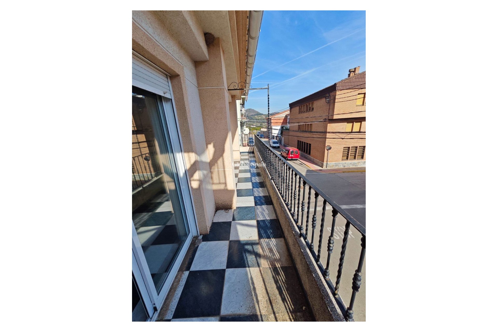 Resale - Casa -
Jeresa - Pueblo