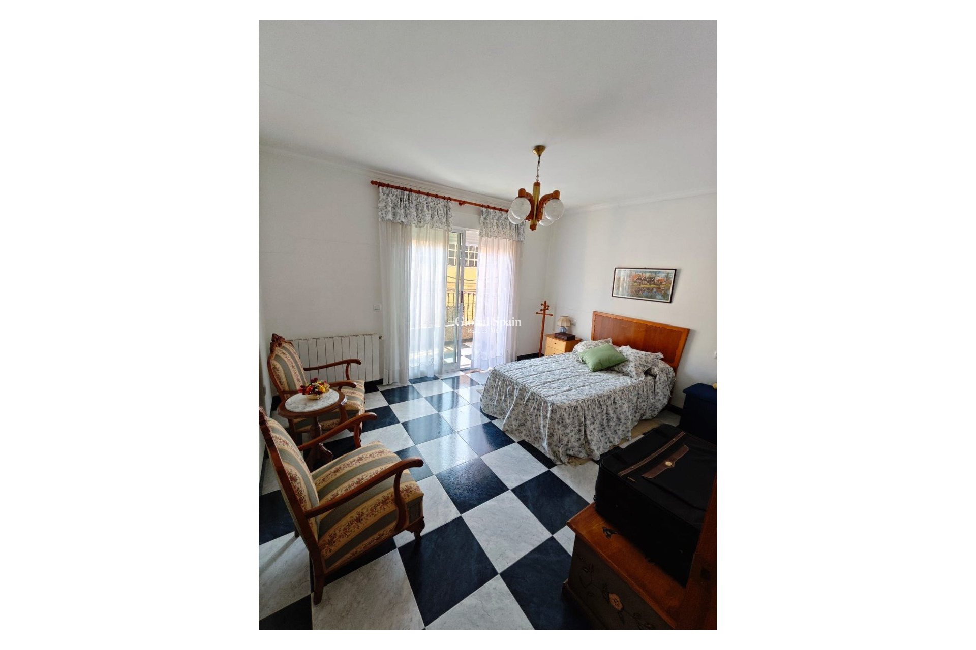 Resale - Casa -
Jeresa - Pueblo