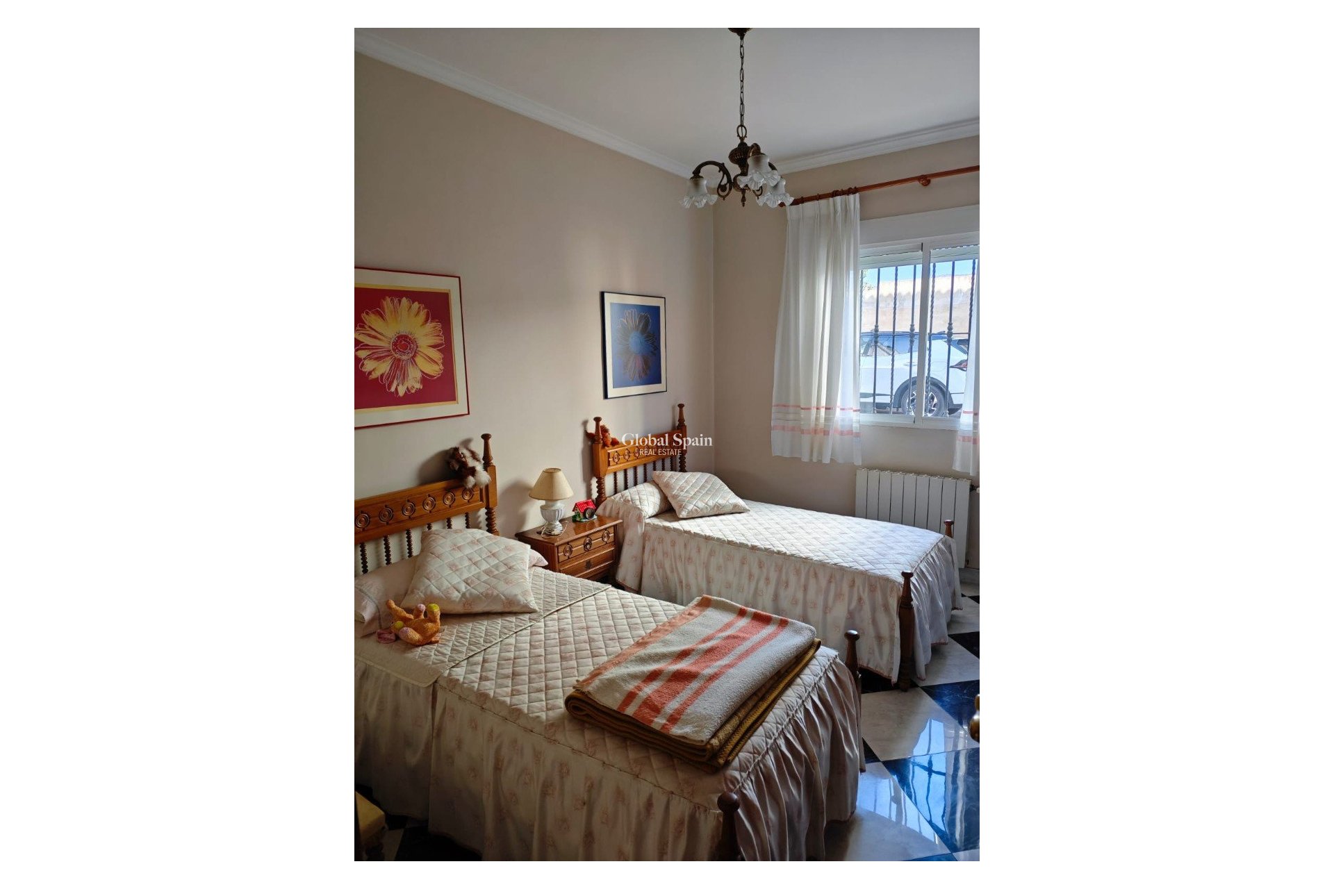 Resale - Casa -
Jeresa - Pueblo