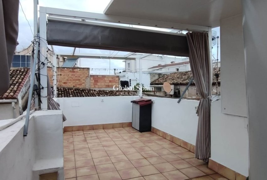 Resale - Casa -
Piles - Pueblo