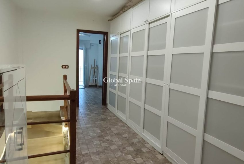 Resale - Casa -
Piles - Pueblo