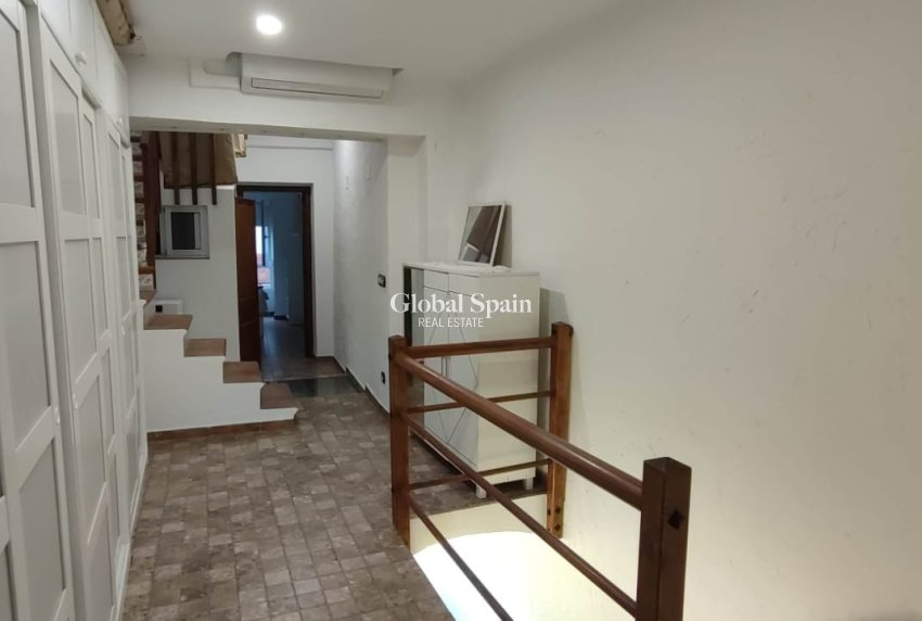 Resale - Casa -
Piles - Pueblo