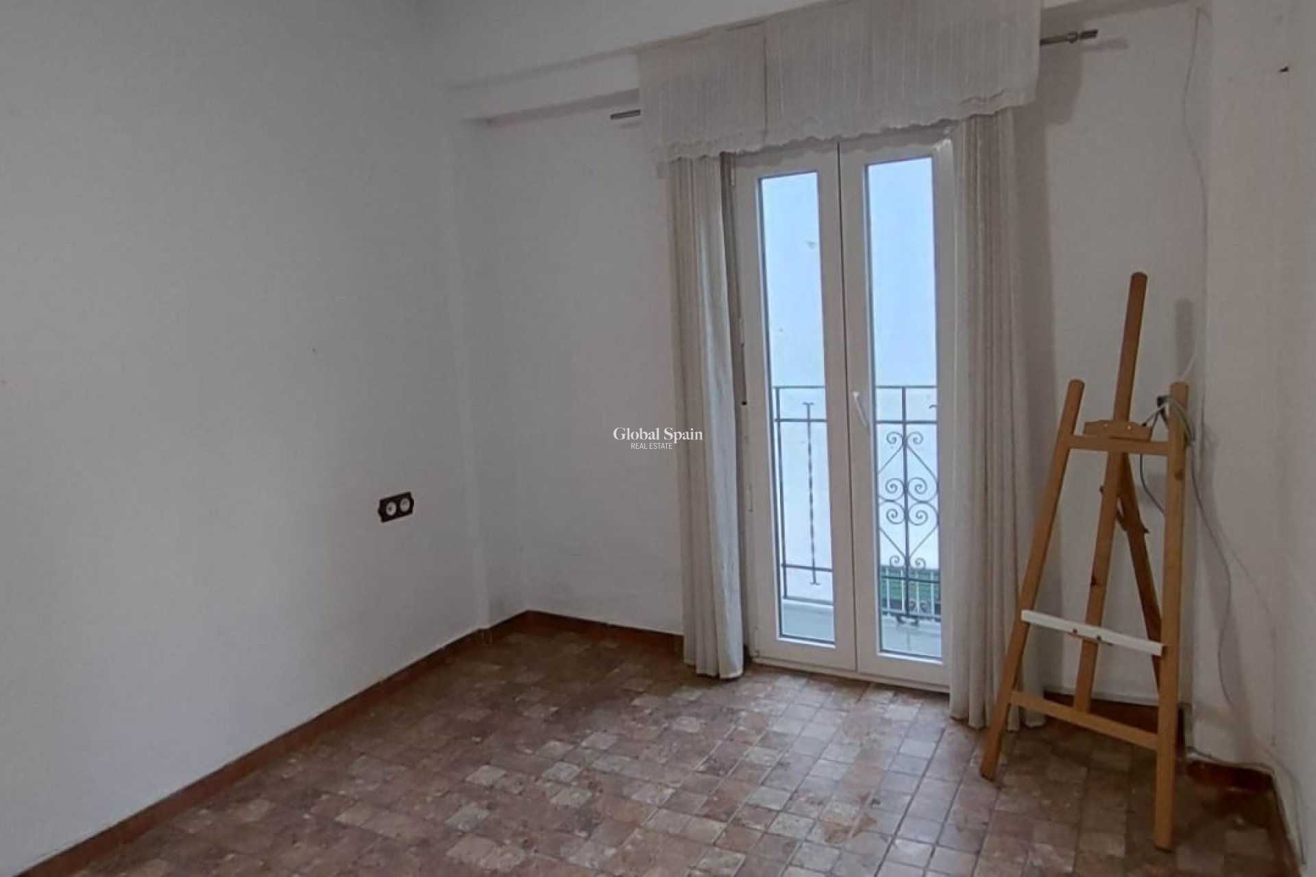 Resale - Casa -
Piles - Pueblo