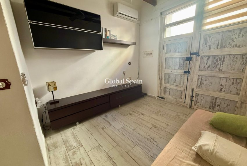 Resale - Casa -
Piles - Pueblo