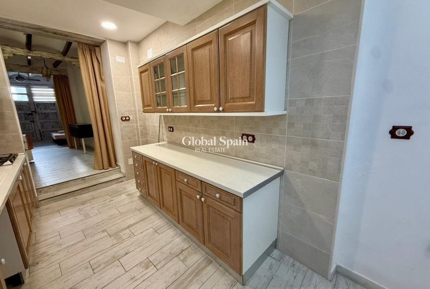 Resale - Casa -
Piles - Pueblo